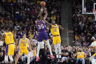 球从禁区内 球从禁区内